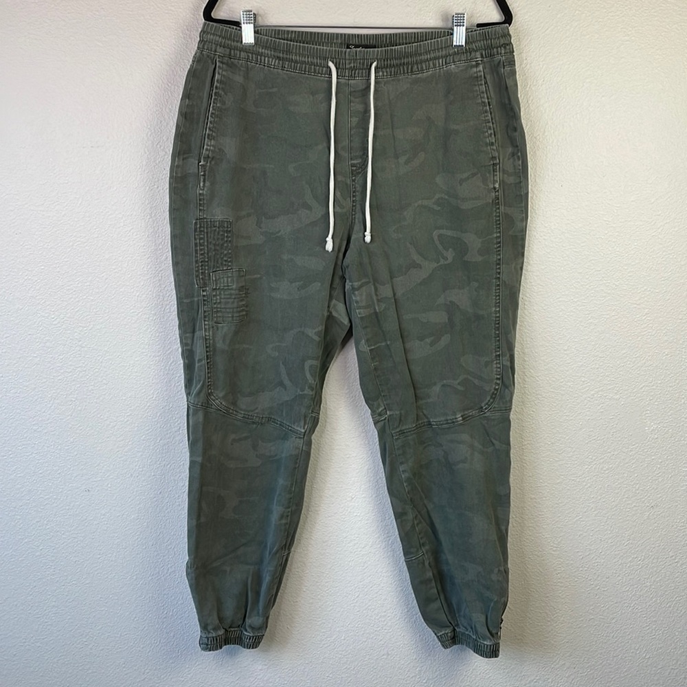 Supplies camo green jogger jean pants with fun stitching details size 16